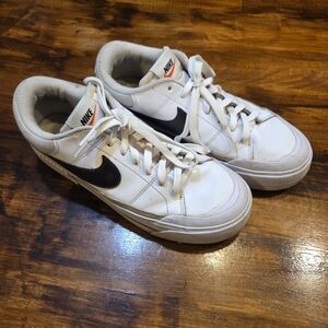 Nike Court Legacy Lift Women’s Size 9 White Black Leather Upper